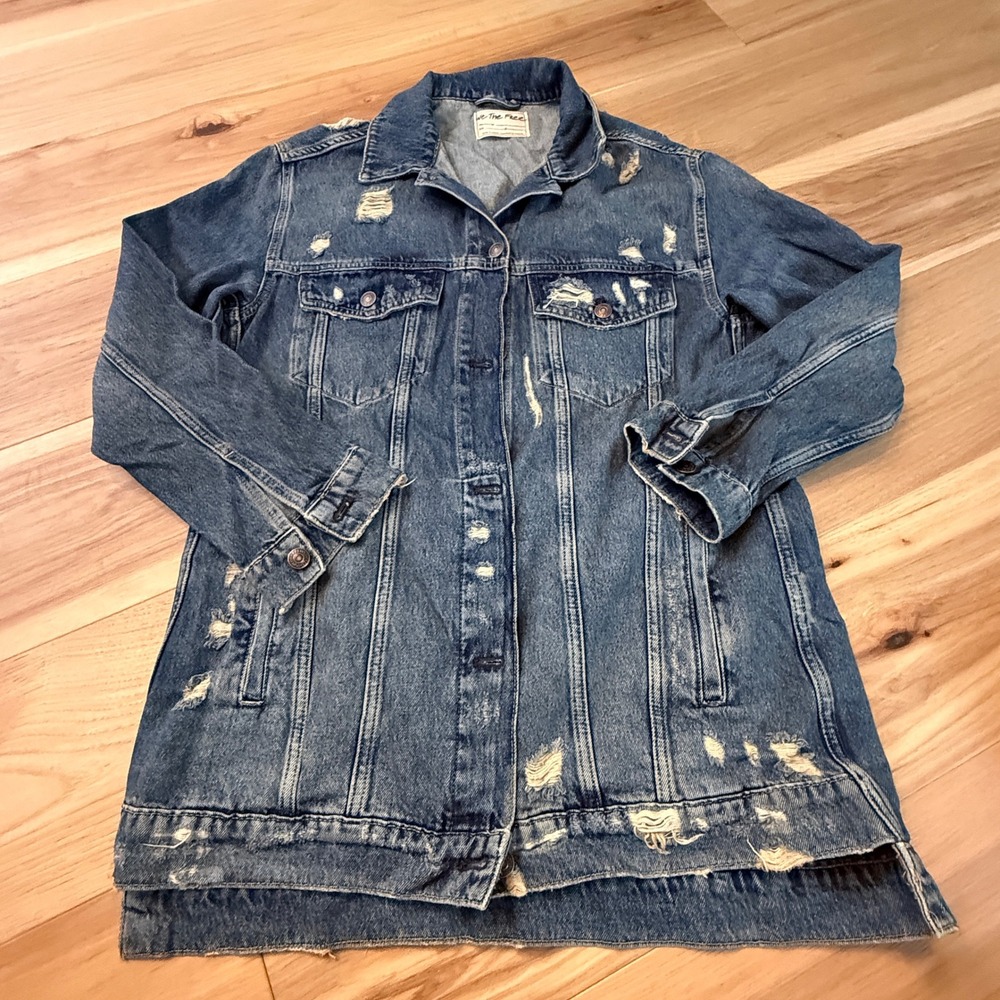 We The Free Destroyed Long & Lean Trucker Denim Jacket Womens Small Streetwear
